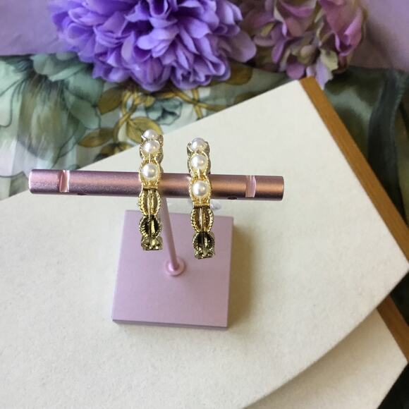 Elegant Gold Pearl Scalloped Hoop Earrings - Picture 12 of 12